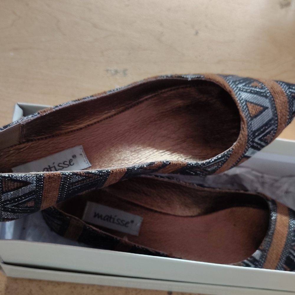 Matisse Geometric Brown and Black Flats